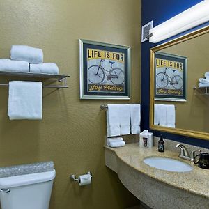 Deluxe 2 Queen Suite